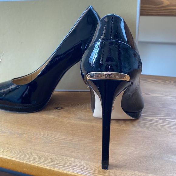 Michael Kors Navy patent wedge heels, size 8.5 - Picture 2 of 4